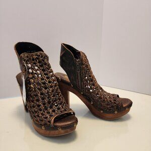 Sbicca Vintage Collection Woven Brown Leather Platform Sandals